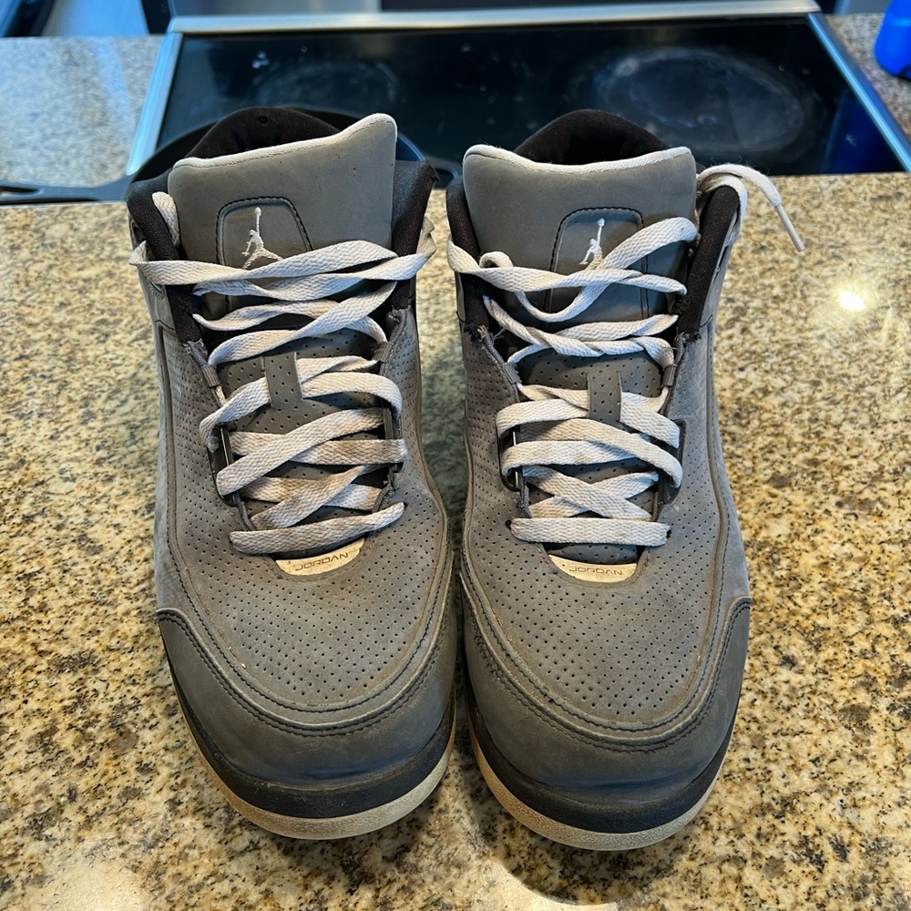 Barely used Jordan sneakers! Retail 150$ only asking for 50. Price firm